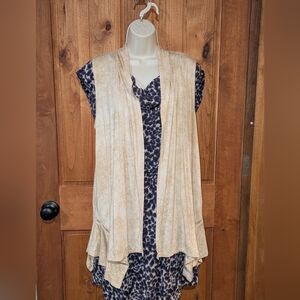 LOGO by Lori Goldstein Tan‎ Sleeveless Drape Vest